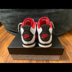 Jordan 4 fire reds